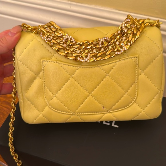 NWT LIMITED EDITION LAMBSKIN QUILTED SMALL FLAPBAG WITH CC CRYSTALS TOP HANDLE - Picture 4 of 7